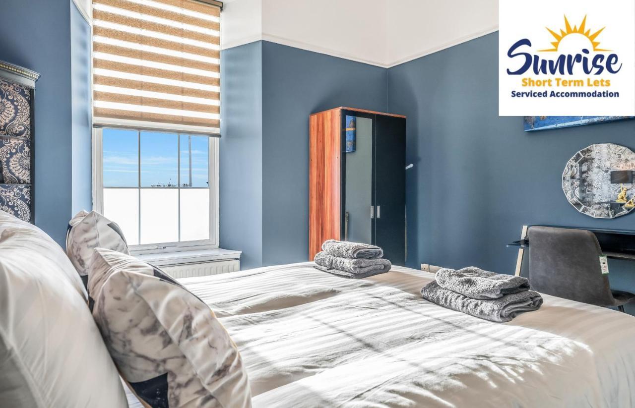 Presidential Apartment, Family Home, Luxury Bedrooms, 2 Rooms, 1 King Bed, 2 Single Beds, Free Wifi, Free Parking, Tourists, Business Travelers, Relocation, Beautiful River Views, - Long Stays, Invoice And Reduced Price Are Only Via Sunrise Short Let دندي المظهر الخارجي الصورة